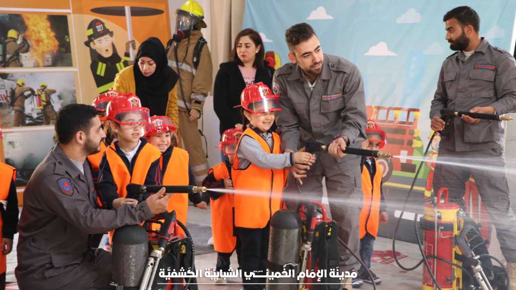 زوار مدينة الأعمال الحرفية بأيدينا